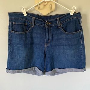 Levi’s Cuffed Shorts Size 31